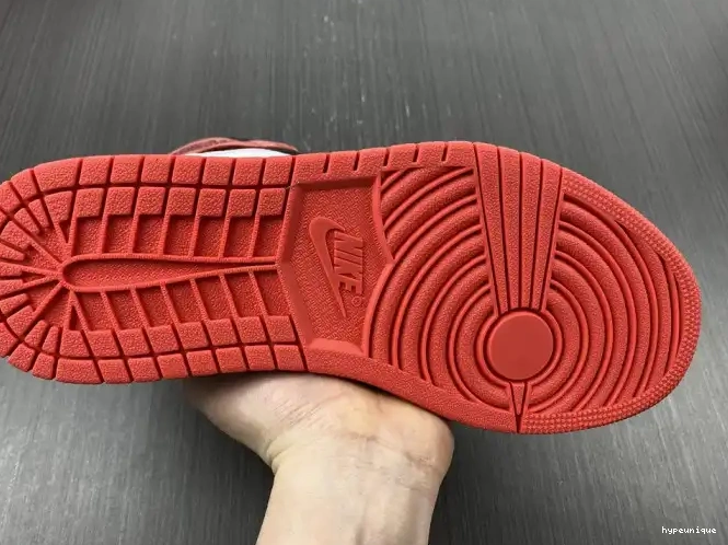 HYPE 555088-112 OG Jordan 1 Red' Air High Retro 'Track 0323